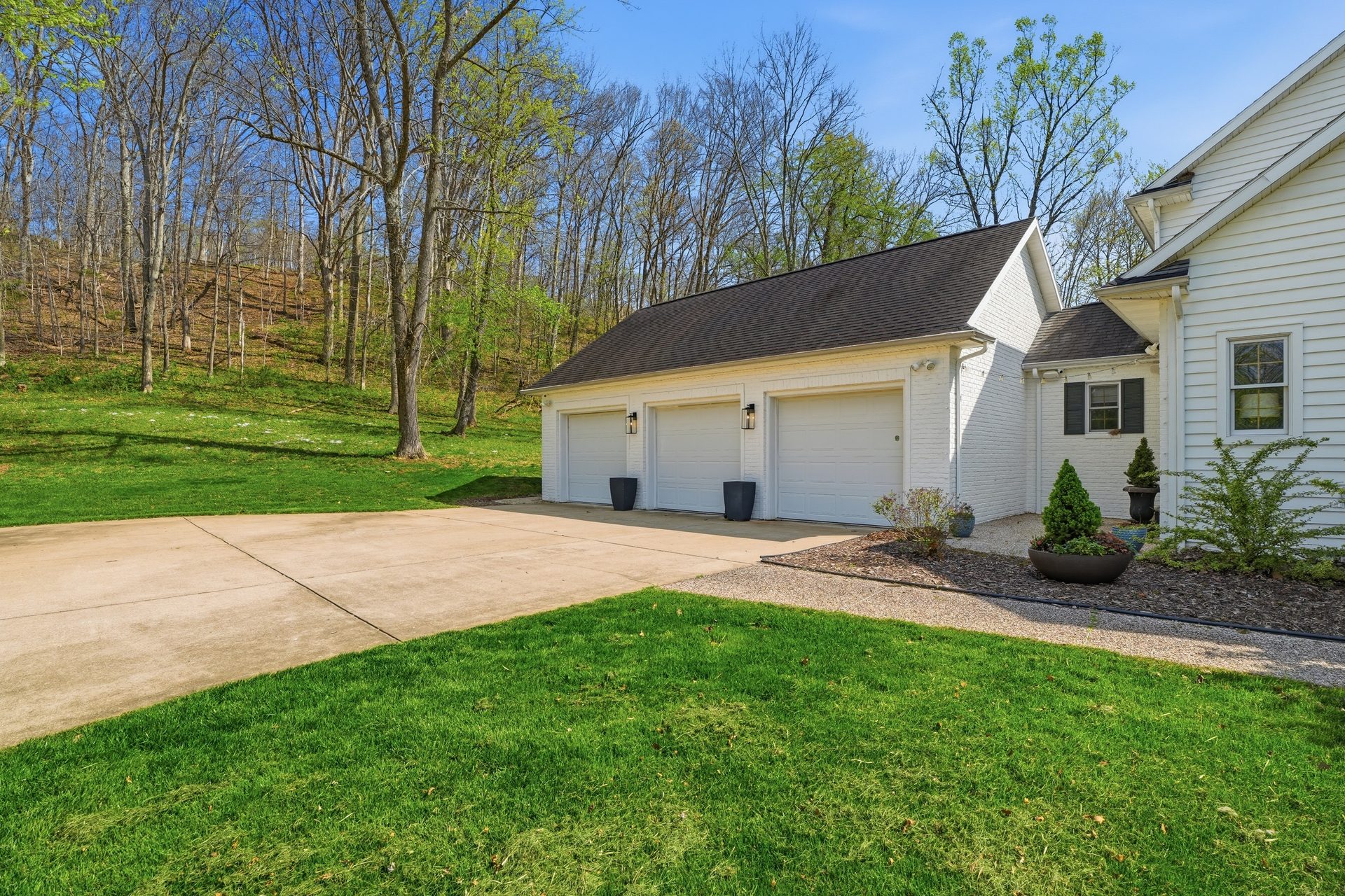 Garage & Driveway